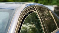 Si dejas la ventanilla del coche abierta, te pueden multar: esta es la razón
