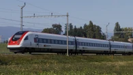 Un hombre sobrevive al aferrarse a un tren de alta velocidad que viajaba con destino a Austria: había salido a fumar un cigarrillo