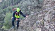 La Guardia Civil de Teruel rescata a dos personas y su perro que se habían quedado enriscados