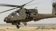 ¿Por qué el helicóptero militar apache tiene cortadores de alambre en la parte delantera?