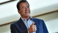 Arnold Schwarzenegger regresa a la saga Predator para ofrecer un final alternativo