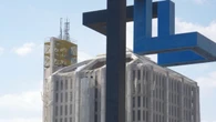 Okupan un futuro hotel de lujo y colocan un cartel con esta sorprendente petición