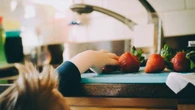 Cardióloga advierte: los 6 alimentos que nunca deberías dar a tus hijos en el desayuno