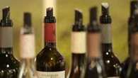 El ladrón del palé: un repartidor roba 2.000 botellas de vino de alta gama sin que nadie lo note