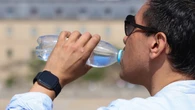 Así afecta el calor extremo al 'interruptor' que regula en tu cerebro la sed o el cansancio