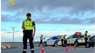 Arriesgada maniobra de la Guardia Civil para interceptar a un camionero que conducía borracho