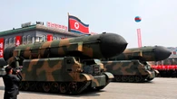 Un soldado norcoreano logra desertar a Corea del Sur cruzando la frontera a nado, agarrado a un corcho