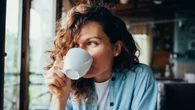 Expertos revelan la hora exacta para tomar café: reduce el estrés y potencia sus beneficios para la salud