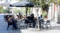 ¿Es legal que te cobren el hielo en un bar? El polémico caso que ha acabado en denuncia