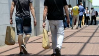 Siete de cada diez europeos asocian el consumo con placer y bienestar, pero muchos no pueden permitírselo