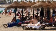 Estoy en la playa de vacaciones mientras estoy de baja y me pilla mi jefe: ¿puede despedirme allí mismo?