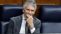 Marlaska "regala" medallas pensionadas a mandos de la Policía jubilados: 4.000 euros más al año de por vida