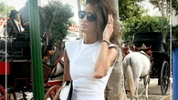 La Feria de Abril ya ha terminado pero Inés Domecq nos ha dejado el conjunto blanco más glamuroso para las madres de comunión