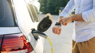 Un coche gasolina dura 12 años, pero ¿cada cuánto tiempo se cambian los coches eléctricos? Esto dice un nuevo estudio