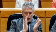 "Trampas" y un "grave error legal" en la nueva norma de Marlaska sobre consumo de drogas en coches estacionados