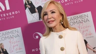 Carmen Lomana confirma lo que todas intuíamos: en verano, las mujeres elegantes visten solo de blanco