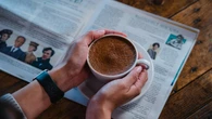 Por qué muchos prefieren quedarse en casa en lugar de salir con amigos (según la psicología)
