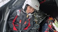Isabel Díaz Ayuso nos sorprende a todos y se viste con un mono de piloto para recorrer el futuro circuito de Fórmula 1 de Madrid