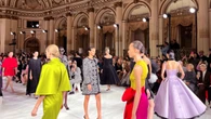 Carolina Herrera conquistará Madrid: la Plaza Mayor será el escenario de su desfile más esperado