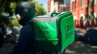 Cuenta atrás para que Uber Eats deje de operar con autónomos: su cambio de modelo culminará este verano
