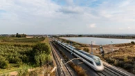 El país europeo que podría poner en marcha una línea ferroviaria alimentada con energía solar