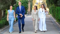 Entre palmas y marcando el ritmo: El vídeo viral de Felipe, Letizia, sus hijas y un coro