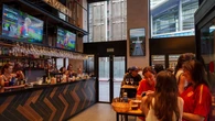 El 82 % de los españoles se pierde momentos importantes del partido por ir a la cocina. La tecnología quiere evitarlo
