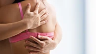 Los oncólogos denuncian que algunas terapias para frenar las recaídas en cáncer de mama no llegan a España