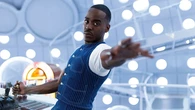 La BBC cancela el episodio de Navidad de 'Doctor Who' y su creador y showrunner abandona la serie
