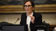 Salida personal de una ministra sobrepasada