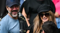 Penélope Cruz confirma en París el look más fácil (y más efectivo) para una tarde de fútbol