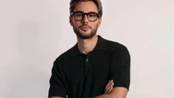 Así es Rubén Ramos, el estilista de Lila Moss que arrasa en TikTok