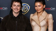 Zendaya convierte CinemaCon en su propia pasarela: el look arena de Schiaparelli que redefine el 'power suit'