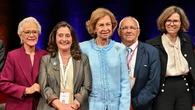 La Reina Sofía en Francia con la chaqueta de tweed que podría compartir con Carmen Lomana: azul bebé y de su diseñador favorito