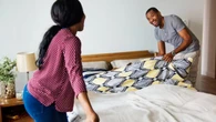 Psicólogos explican por qué hacer la cama puede mejorar (en secreto) tu relación