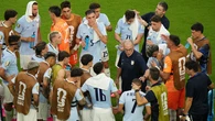 Guerra civil en Uruguay a horas de medirse a España: los jugadores contra Bielsa