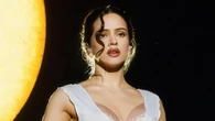 Rosalía vuelve al LUX Tour en Boston con el espectacular vestido de Dior que confirma su nueva era de estilo