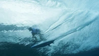 Mala suerte en alta mar: muere una surfista al impactar con un inesperado obstáculo