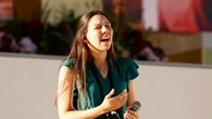 «Miles de jóvenes te recuerdan que no vives la fe solo»