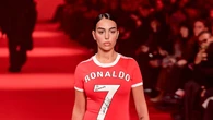 Georgina Rodríguez anima a Cristiano Ronaldo en el Mundial con un look deportivo personalizado de su propia marca