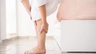 Mover las piernas mientras estás sentado podría ser más saludable de lo que crees: así impacta en tu circulación y metabolismo