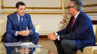 PP y Vox miden pros y contras de gobernar juntos en Andalucía: la negociación, "viento en popa"