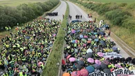 Miles de manifestantes protestan contra el congreso de AfD pero no impiden su celebración