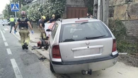 Un coche invade la acera en Sanxenxo (Pontevedra) y deja heridas a tres personas, una de ellas grave