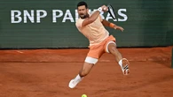 Djokovic sobrevive a la primera ronda de Roland Garros ante los saques a más de 230 por hora de Mpetshi Perricard