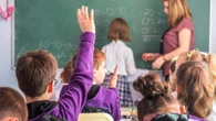 Sánchez anuncia una ley que obligará a bajar ratios y las horas lectivas de los profesores