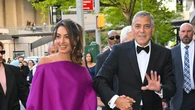 Amal Clooney deslumbra con el vestido más espectacular de Balenciaga en Nueva York: cuesta más de 3.000 euros y es pura arquitectura de moda