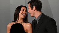 Dua Lipa, pillada con las manos en la masa: ¿Qué se le perdió en el bañador de Callum Turner?