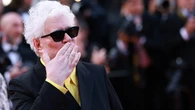 El Almodóvar más tierno y menos amargo sacude Cannes