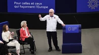 La Eurocámara estrena su Orden Europea al Mérito homenajeando a Merkel, Walesa y Solana